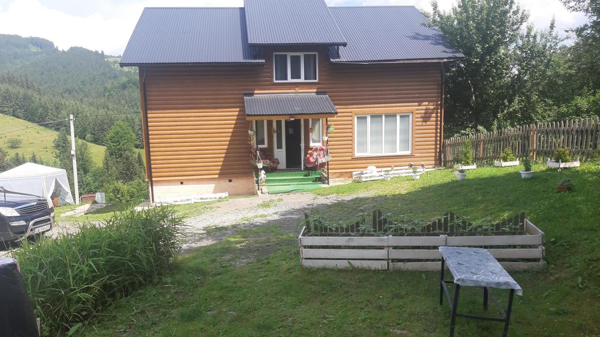 Затишні Карпати)) Apartamento Verkhovyna Exterior foto