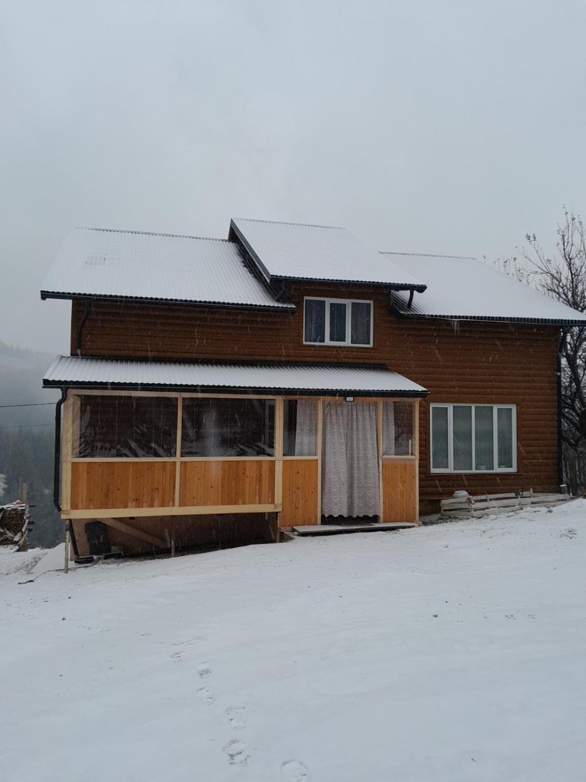 Затишні Карпати)) Apartamento Verkhovyna Exterior foto