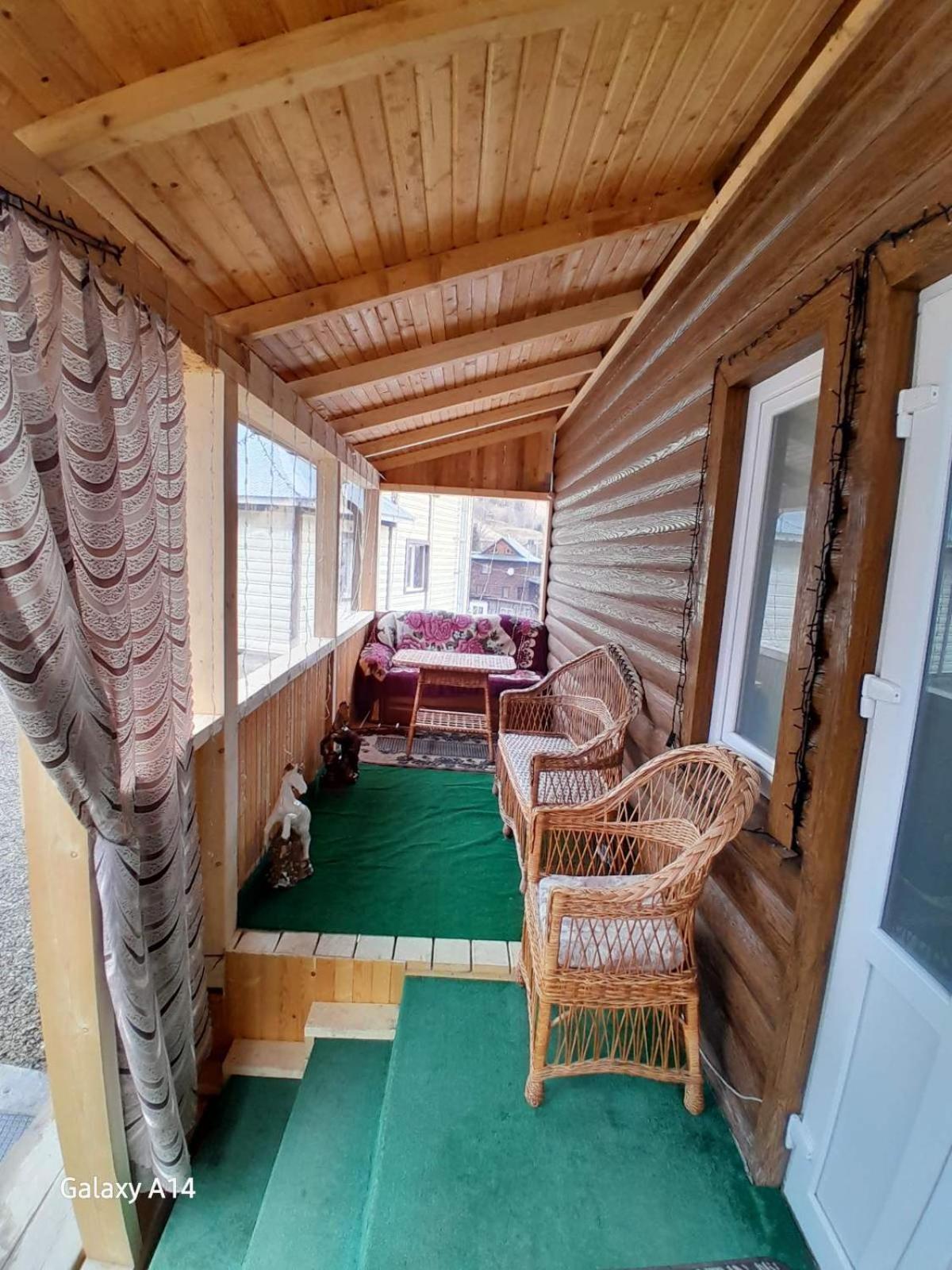 Затишні Карпати)) Apartamento Verkhovyna Exterior foto